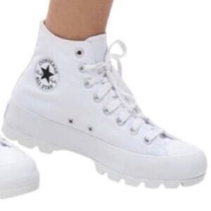 CONVERSE  Women Chuck Taylor All Star High Top Lugged Casual Sneakers | 5.5